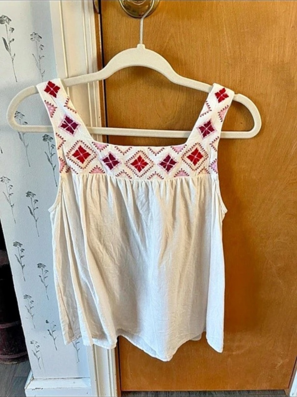 Madewell Embroidered Tank Top in White & Red Size S Like New